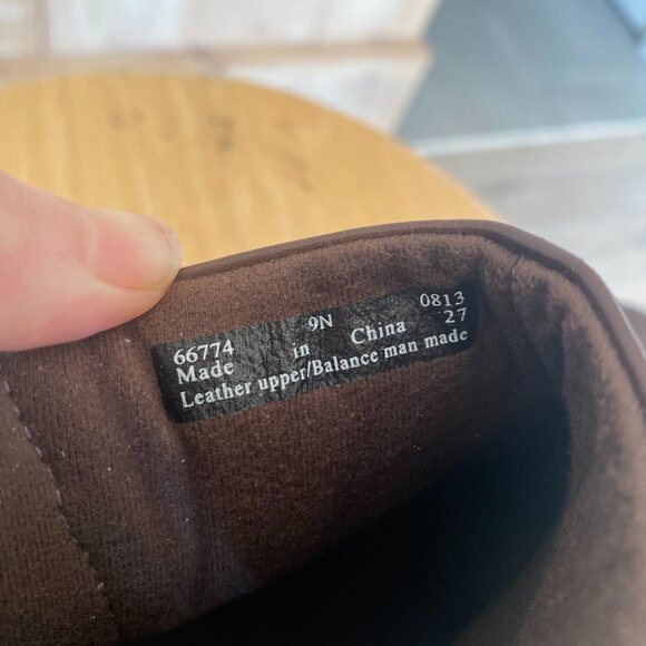 Clarks brown leather ankle boots. Size 9N - Picture 4 of 11